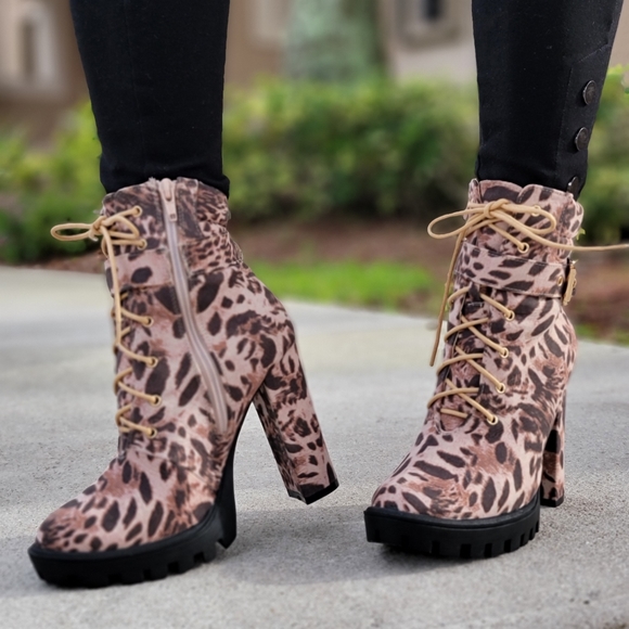 Women's Leopard Lace up Booties Chunky Heels - Picture 5 of 6